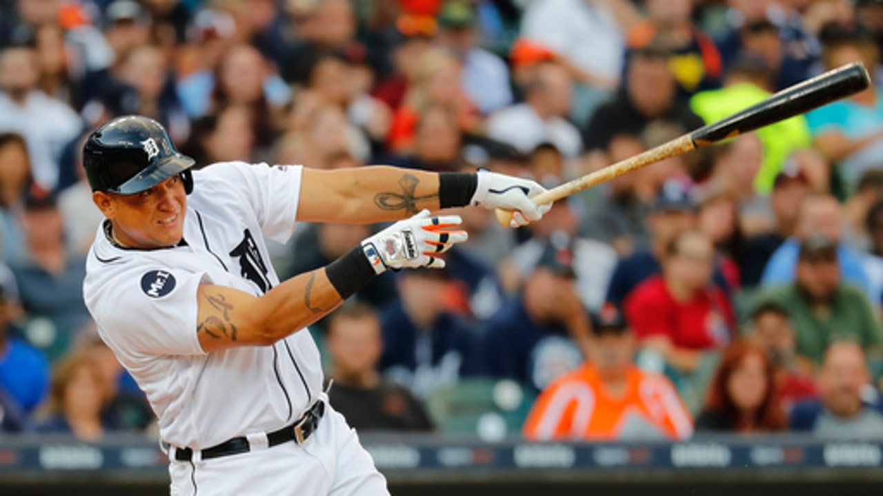 Martinez homers as Tigers beat Giants 5-3 (Jul 04, 2017)